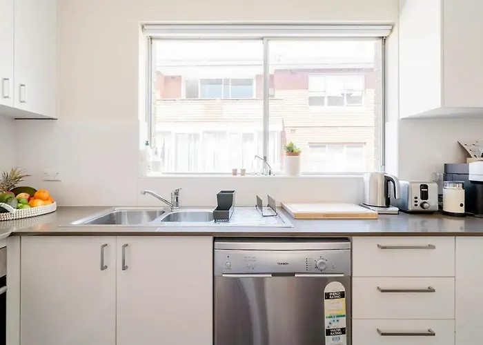 Lovely Bedroom In Eastern Suburbs