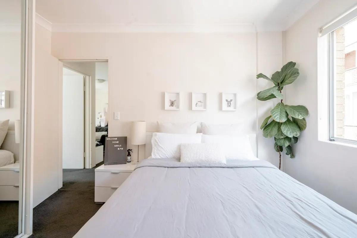 Lovely Bedroom In Eastern Suburbs *