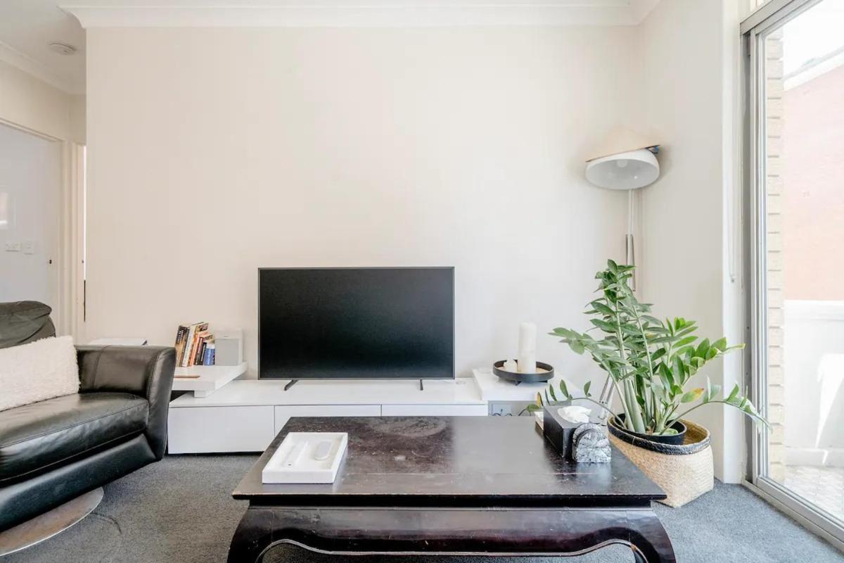 Lovely Bedroom In Eastern Suburbs Homestay
