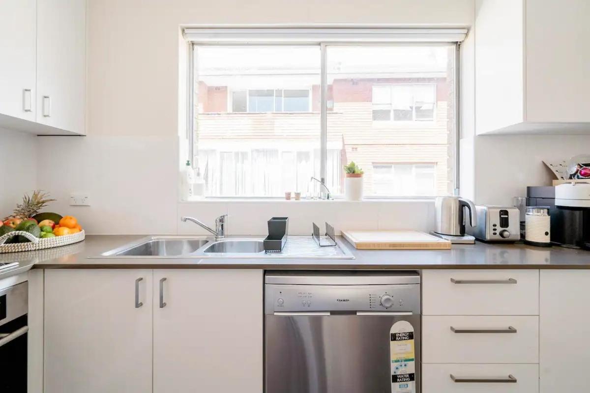 Lovely Bedroom In Eastern Suburbs Homestay Sydney