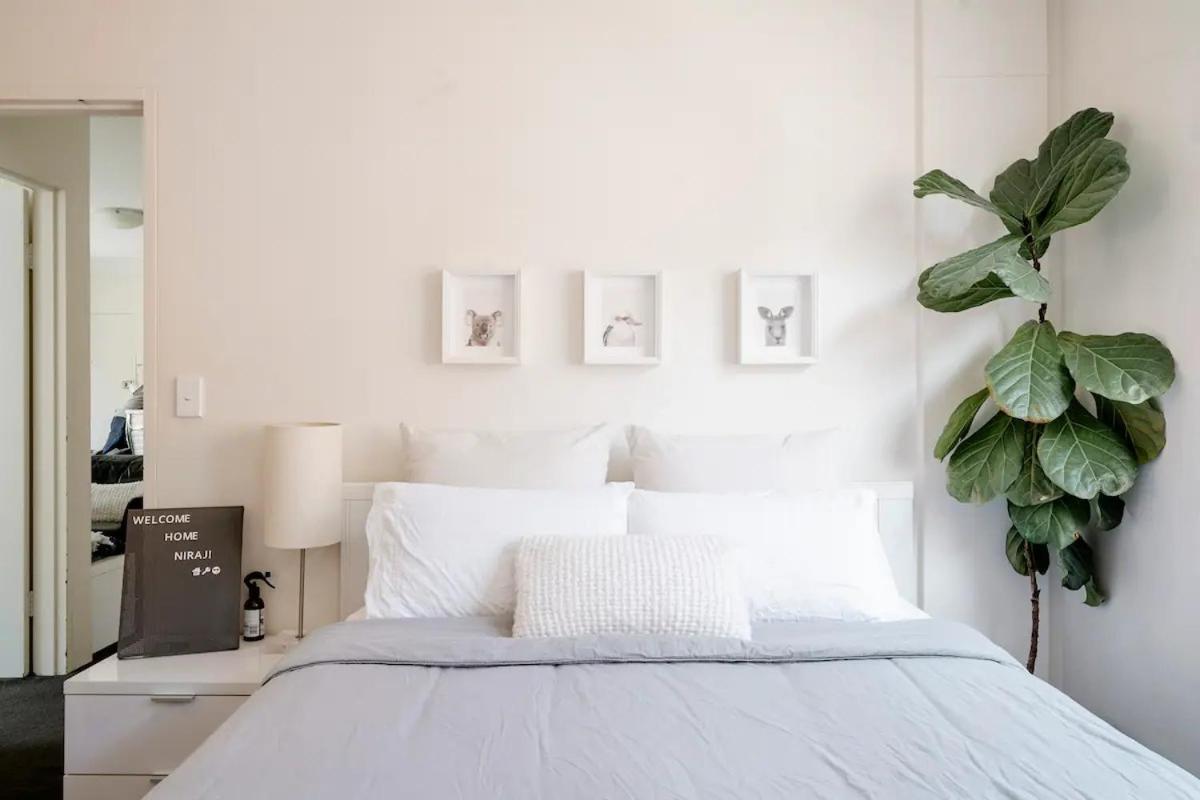Lovely Bedroom In Eastern Suburbs Homestay *