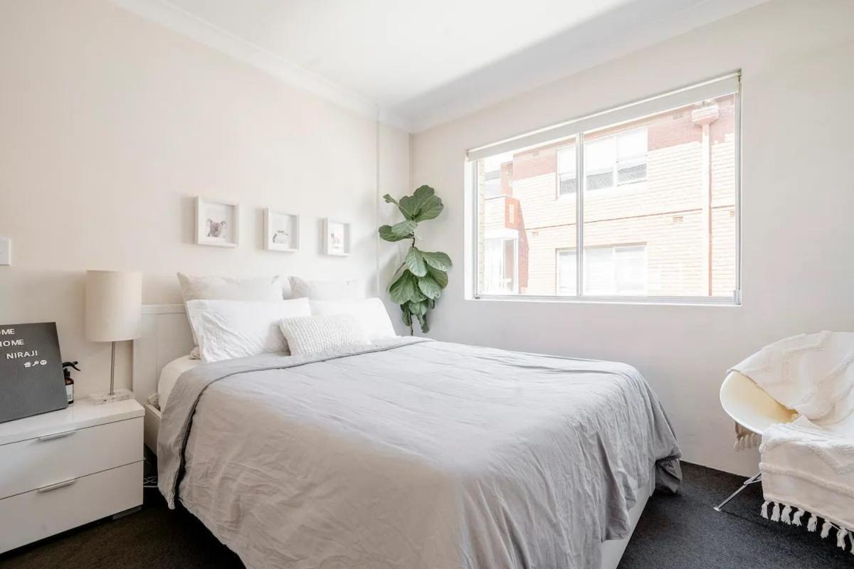 Lovely Bedroom In Eastern Suburbs *